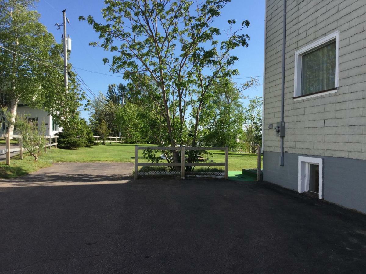 Appartement Chez Léon Grandes-Bergeronnes Exterior foto